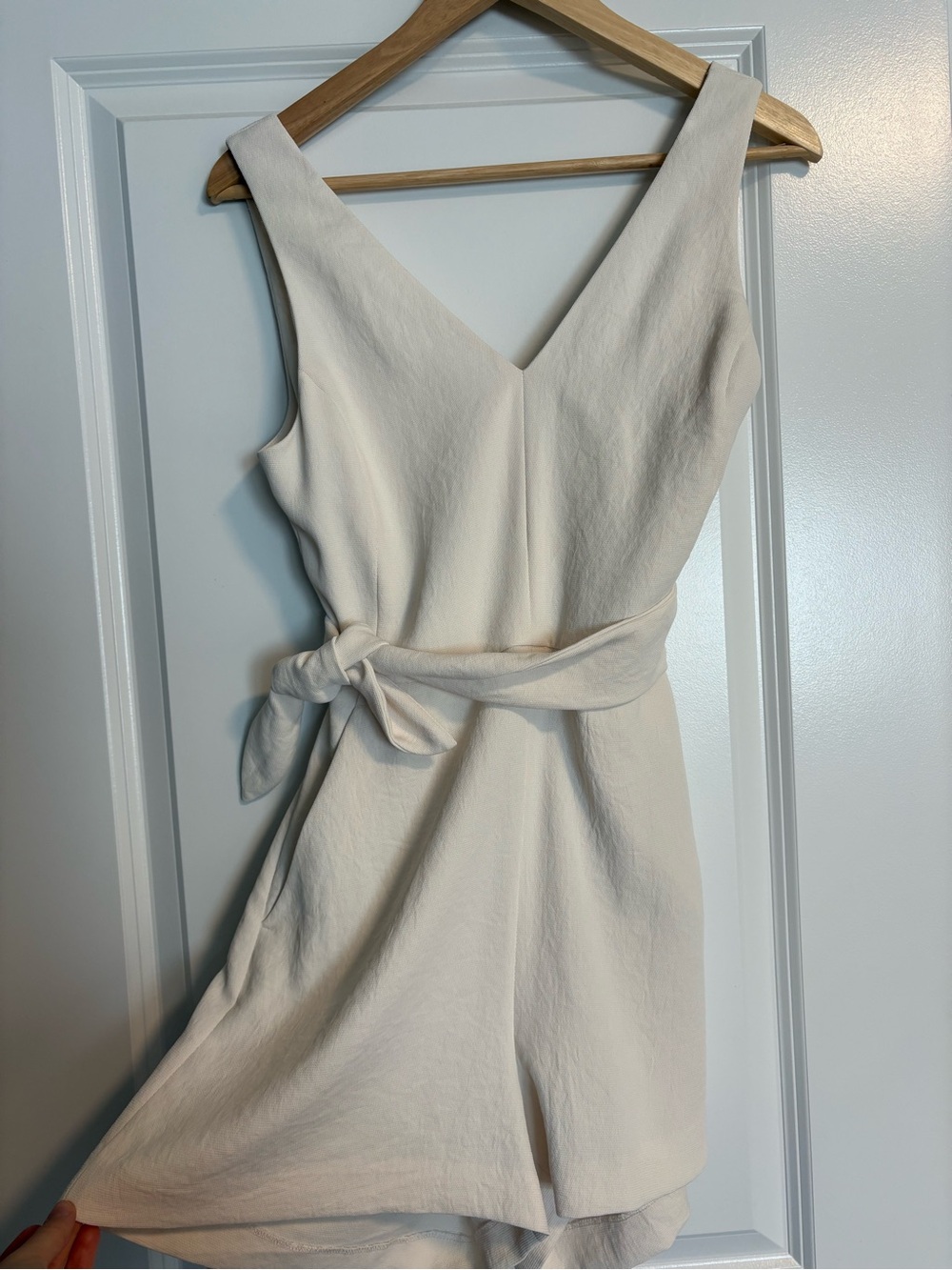 Wilfred Sleeveless V-Neck Cream Tie-Waist Jumpsuit “Ecoulement”